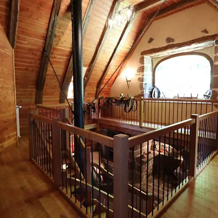 Gite Isole Avec Piscine Chauffee, Cheminee, Animaux Acceptes - Fr-1-742-314 Le Falgoux