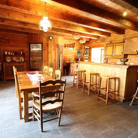 Gite Isole Avec Piscine Chauffee, Cheminee, Animaux Acceptes - Fr-1-742-314 Le Falgoux
