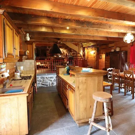 Vakantiehuis Gite Isole Avec Piscine Chauffee, Cheminee, Animaux Acceptes - Fr-1-742-314 Le Falgoux